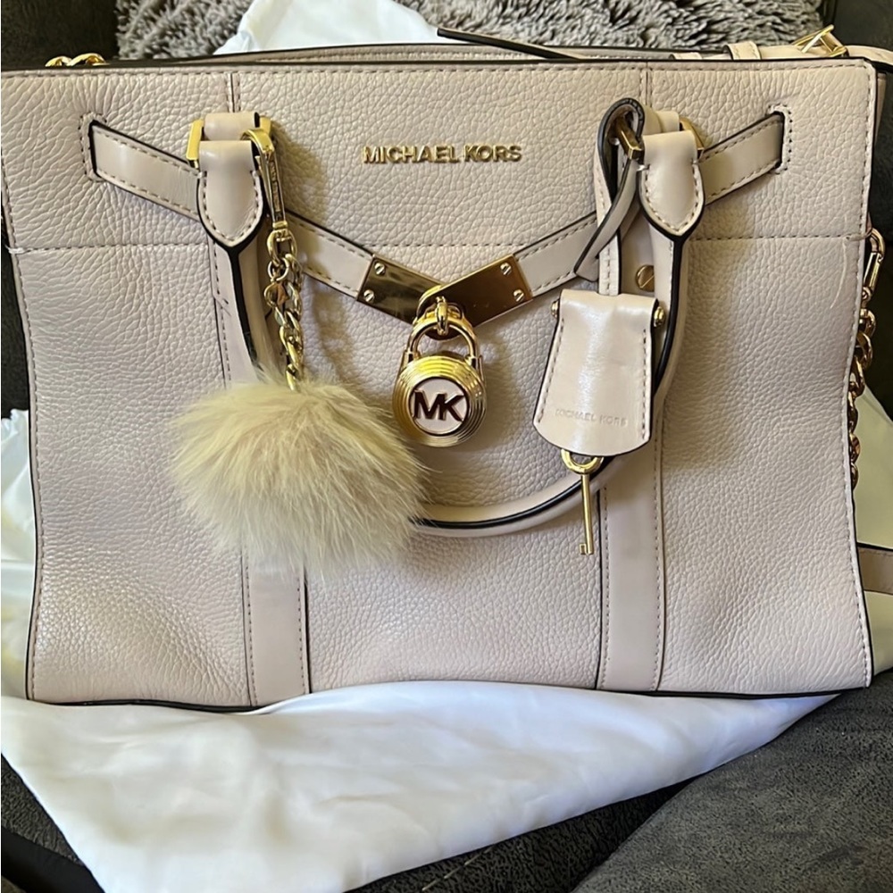 Pink/Powder blush Michael Kors purse. Gold chain handle. Lock and key keychain